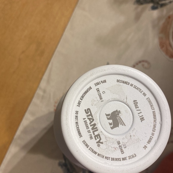 Stanley 40oz white some miner flaws, no straw - Picture 6 of 6